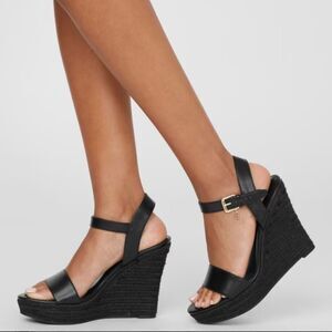 WOMEN"S GUESS WEDGE STYLE OPEN TOE SANDAL
